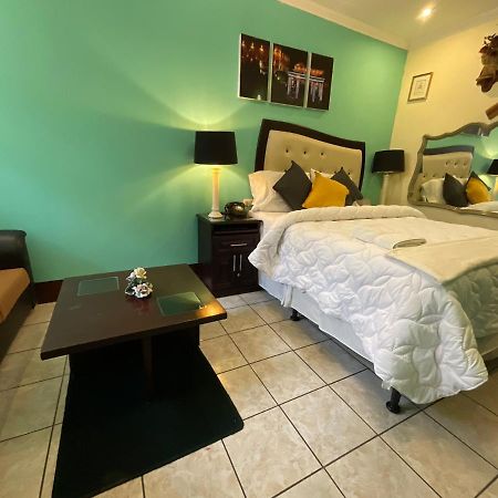Hotel Vintage "Casa Las Flores" Кесальтенанго Экстерьер фото