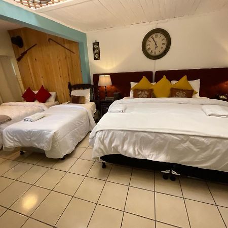 Hotel Vintage "Casa Las Flores" Кесальтенанго Экстерьер фото