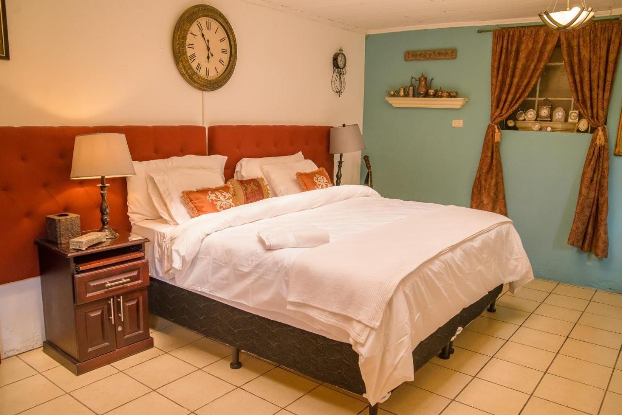 Hotel Vintage "Casa Las Flores" Кесальтенанго Экстерьер фото
