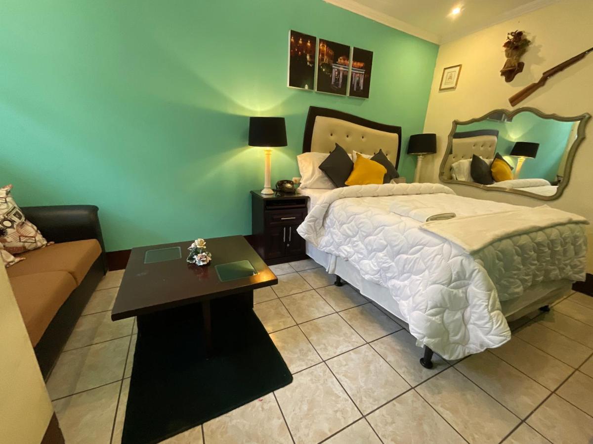 Hotel Vintage "Casa Las Flores" Кесальтенанго Экстерьер фото