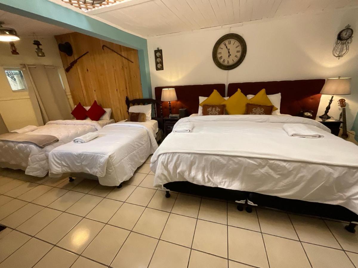 Hotel Vintage "Casa Las Flores" Кесальтенанго Экстерьер фото