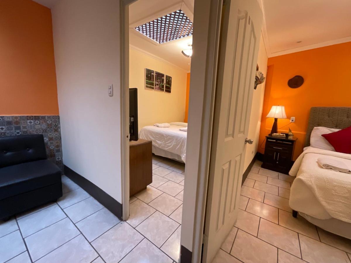 Hotel Vintage "Casa Las Flores" Кесальтенанго Экстерьер фото