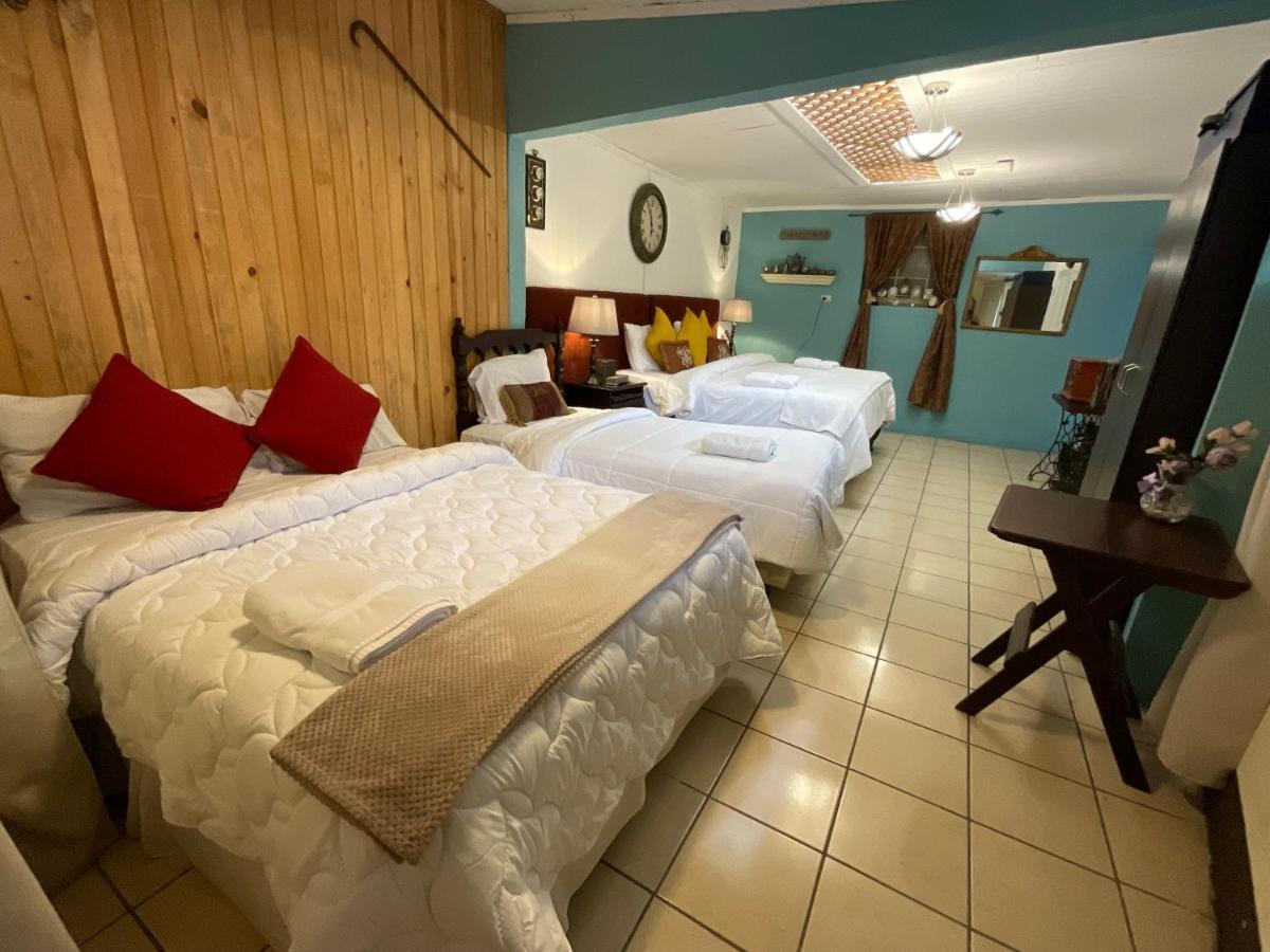 Hotel Vintage "Casa Las Flores" Кесальтенанго Экстерьер фото