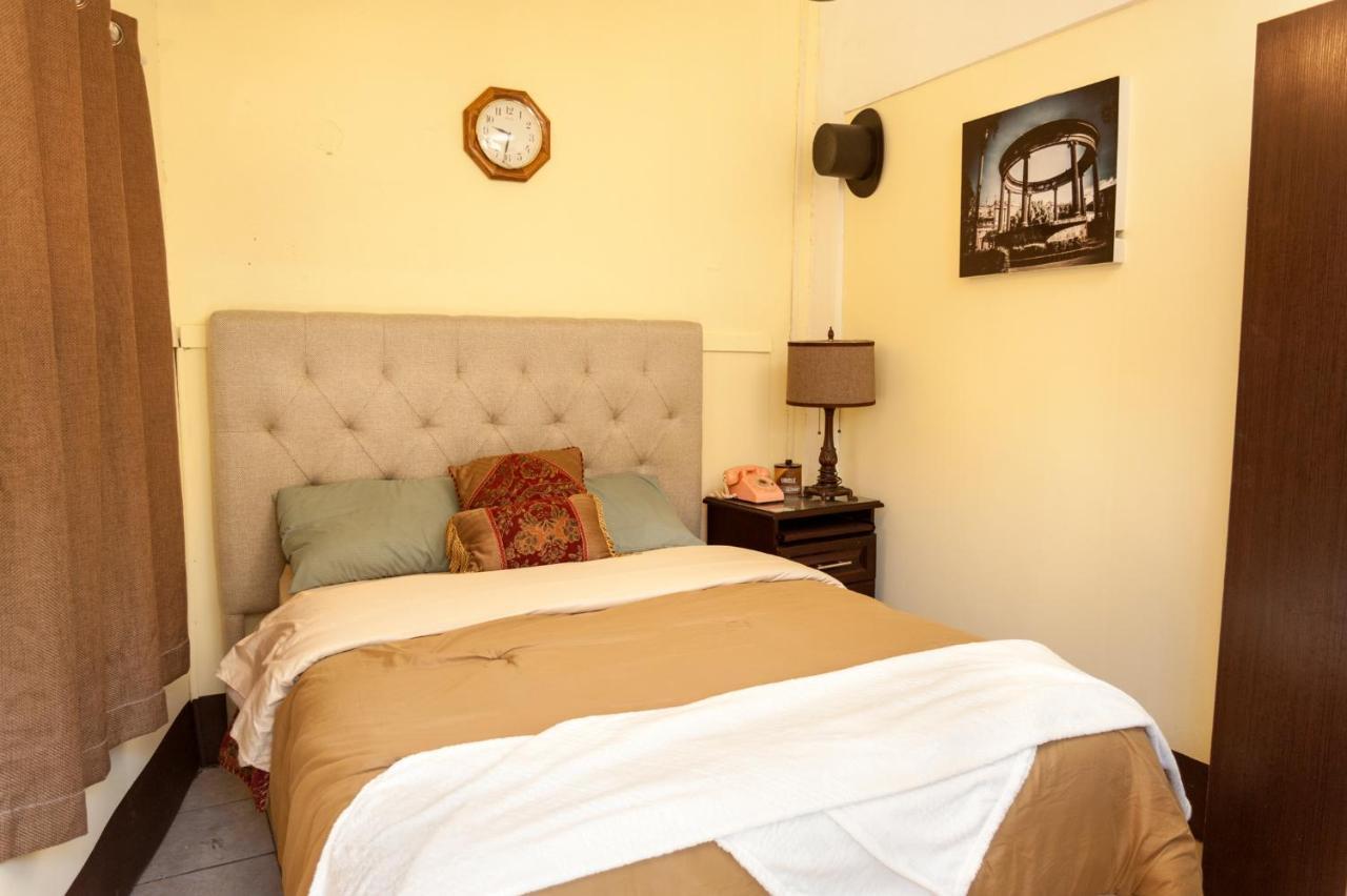 Hotel Vintage "Casa Las Flores" Кесальтенанго Экстерьер фото